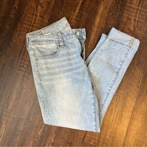 American Eagle Light Wash Relaxed Fit Jeans Size 10R